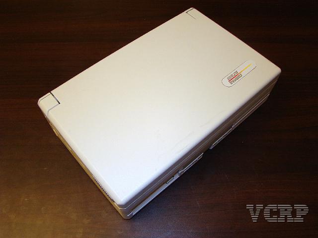 DSC01909.JPG - Le compaq portable SLT/286 est plus compact.
